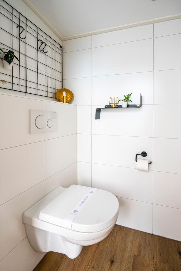 Charley'S Wellness Suite เวชต์คาเปลเล ภายนอก รูปภาพ