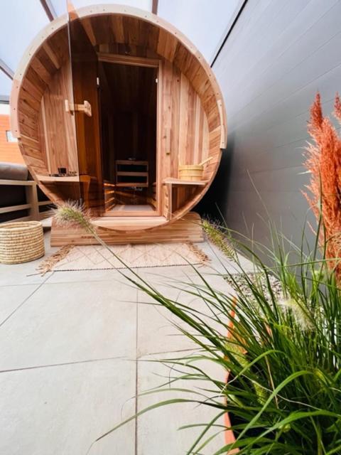 Charley'S Wellness Suite เวชต์คาเปลเล ภายนอก รูปภาพ